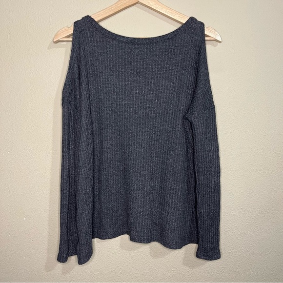 American Eagle size extra small grey waffle knit cold shoulder sweater - Picture 2 of 7